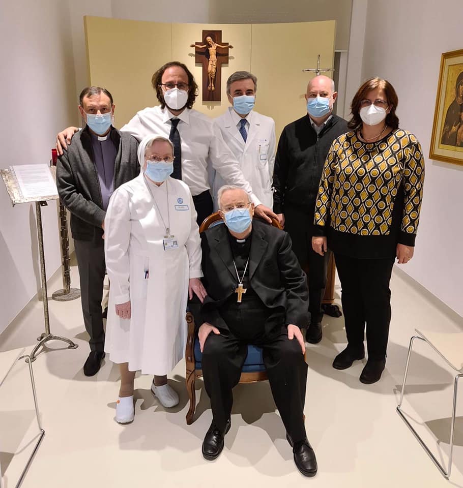 Covid, il cardinale Bassetti è ritornato a casa dopo il lungo ricovero