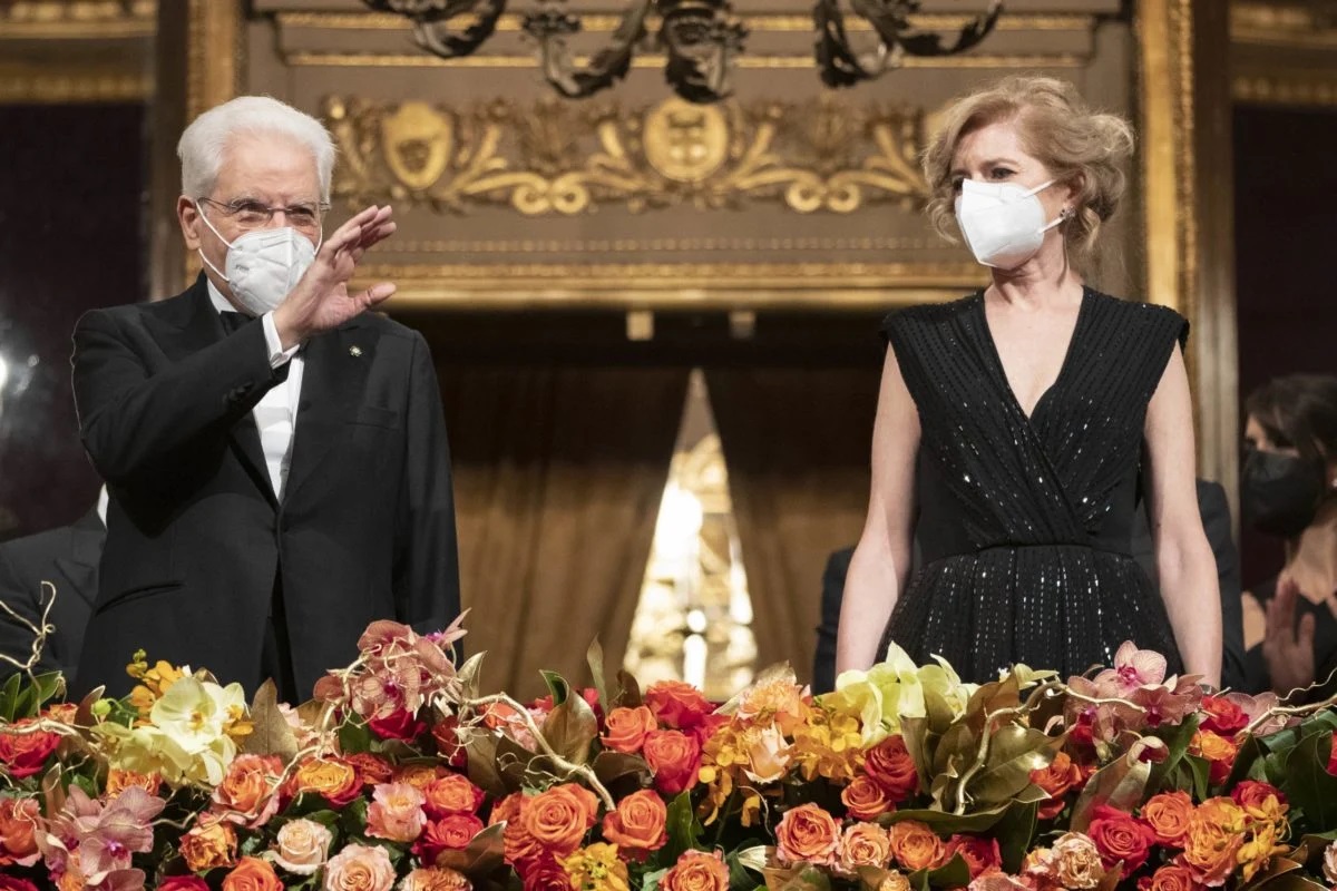 Alla Scala standing ovation per Mattarella, pubblico grida: “Bis”