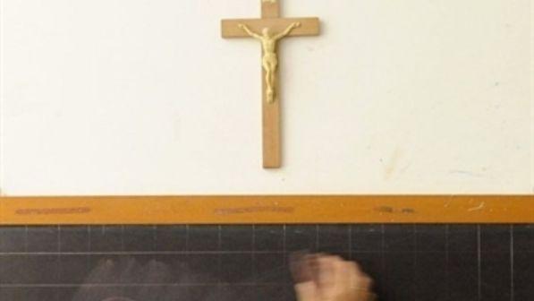 Ferrara, un crocifisso in tutte le scuole: il sindaco leghista ne compra 385