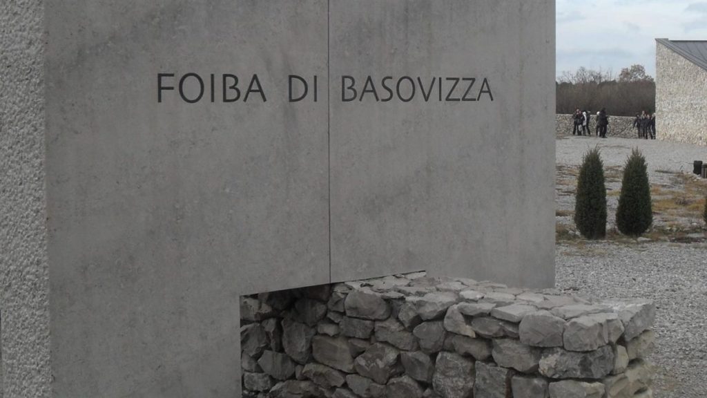 Invece di insegnare “Bella Ciao”, portate i ragazzi da Auschwitz a Katyn e Basovizza