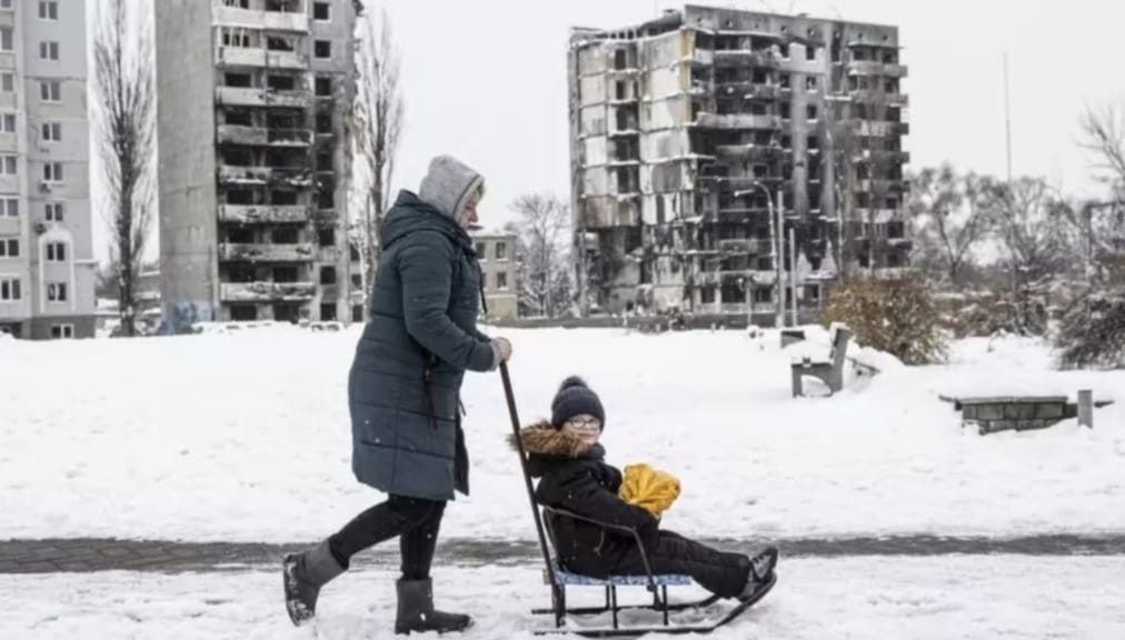 Ucraina, i difensori dell’Occidente si riscaldano bruciando carbone