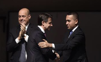 Paese in difficoltà, partiti allo sbando