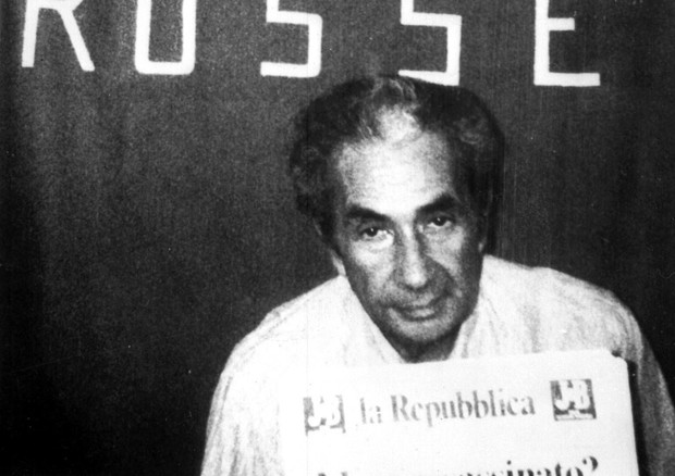 Si scopron gli archivi, si levano i morti