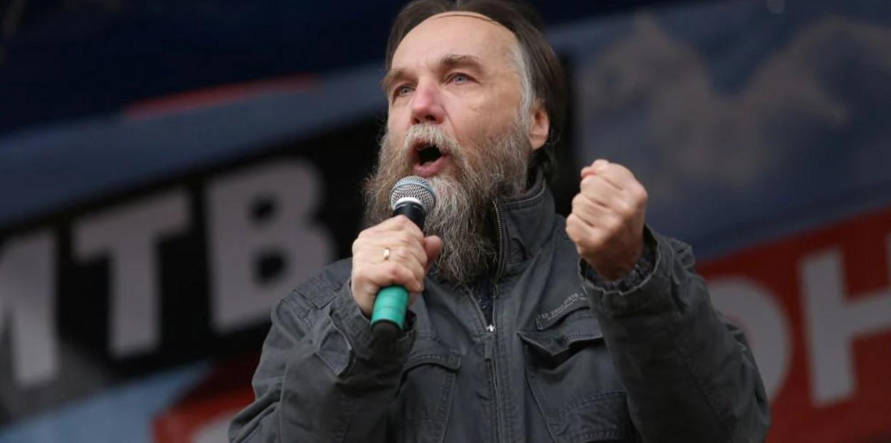 Dugin “torna” in Italia, ma l’ideologo di Putin è nella lista nera dell’UE