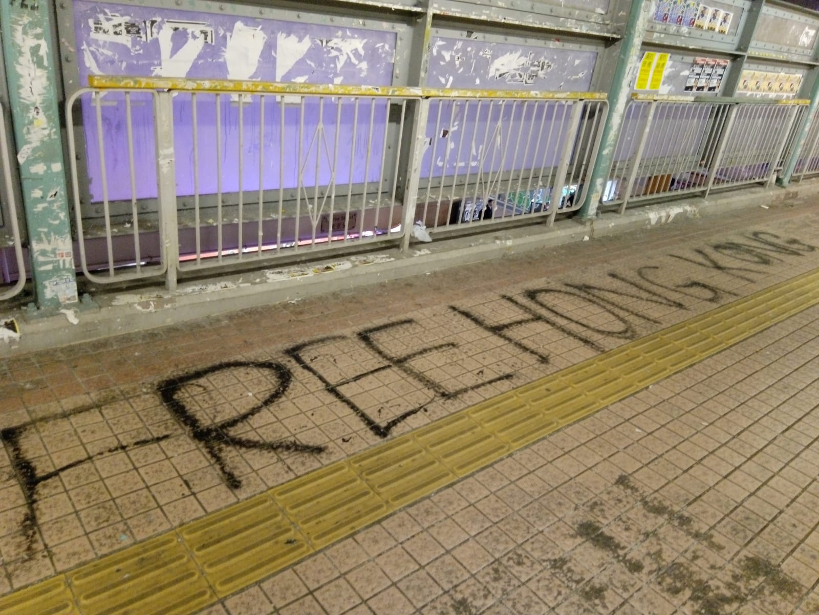 “Hong Kong Libera”, ora le richieste dei manifestanti aumentano. E il governo tace (per ora)