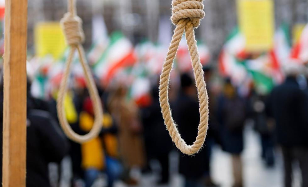 Iran, impiccati altri due giovani. “Torturati per estorcere false confessioni”
