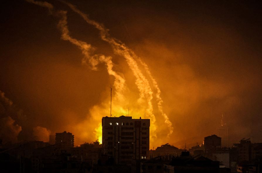 Israele attacca e avverte: tunnel di Hamas sotto l’ospedale