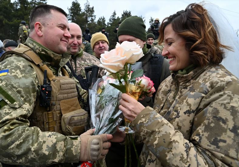I matrimoni in Ucraina che aumentano una risposta all’odio di Putin