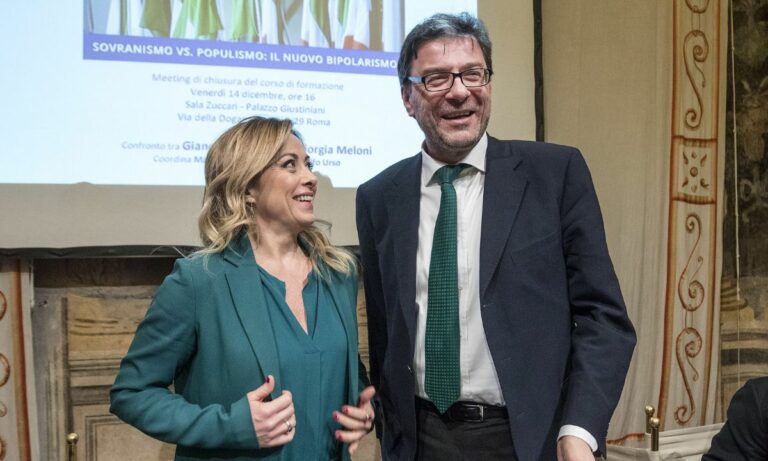 Giornata del risparmio, Giorgetti in campo per difenderlo