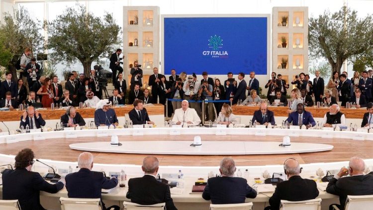 Il Papa al G7: “Nessuna macchina dovrebbe mai scegliere di togliere la vita a un essere umano”