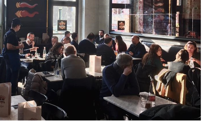 Ecco come il governo inglese sta salvando turismo e ristorazione (altro che gli annunci di Conte & Co.)