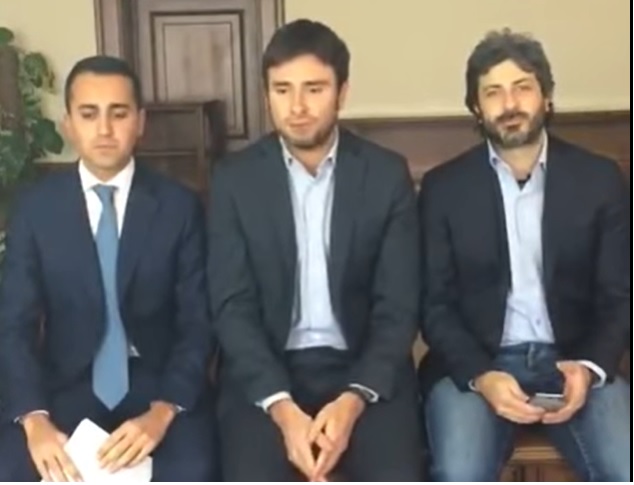 Polvere di (cinque) stelle. Nel Movimento è tutti contro tutti
